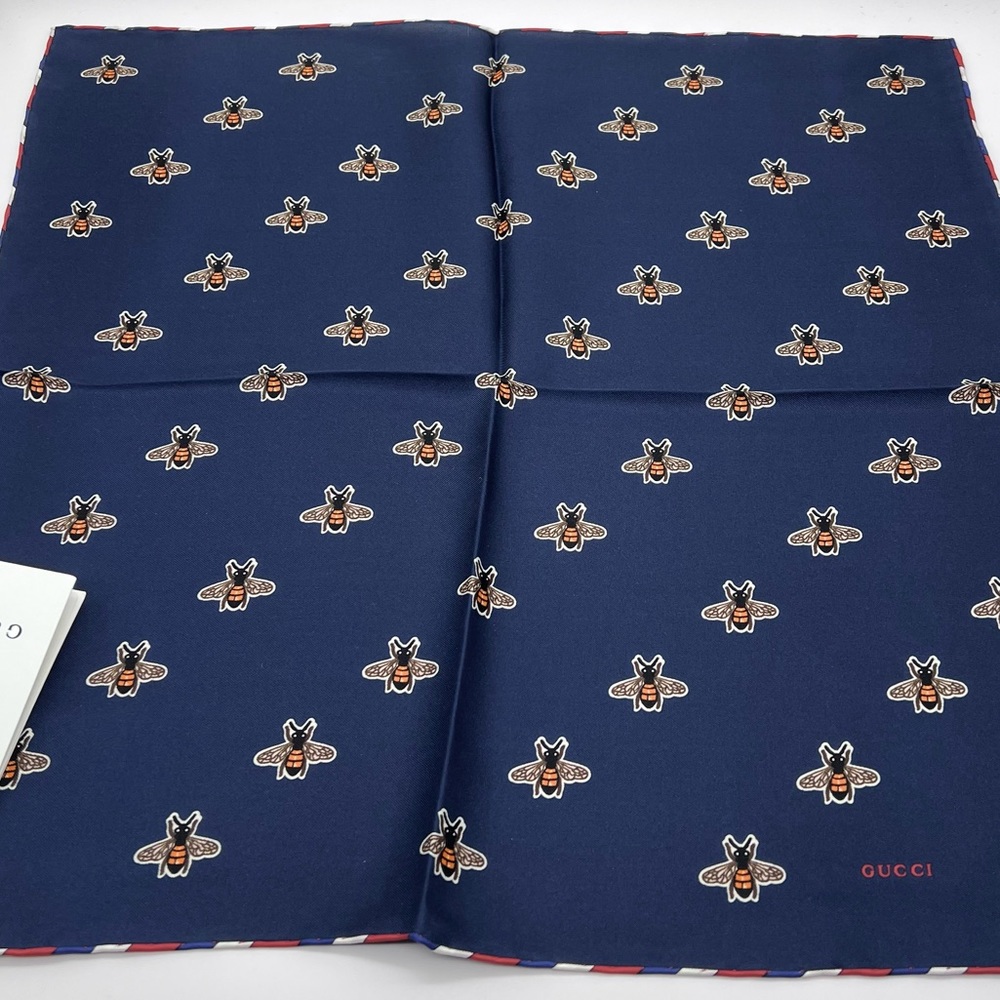 NWT Gucci Men’s Bee Motif Blue Red Silk Pocket Square